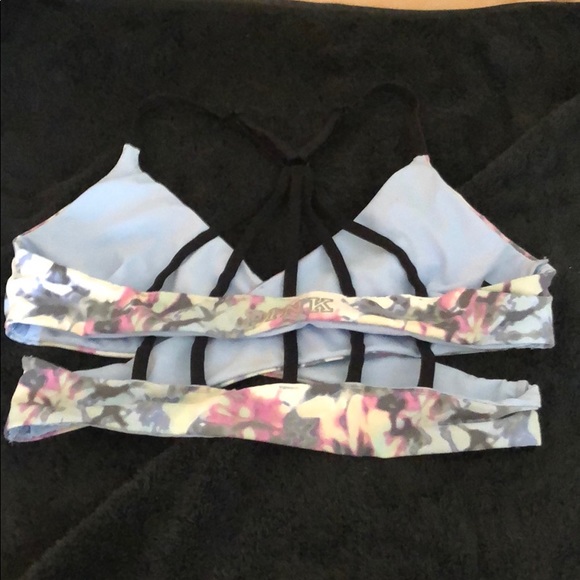 Victoria Secret medium sports bra - Picture 2 of 4